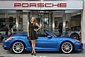 Porsche-Markenbotschafterin Maria Sharapova vor einem Porsche Boxster Spyder.  Foto:Auto-Medienportal.Net/Porsche